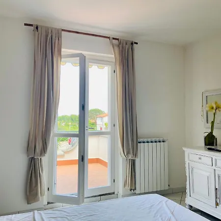 Claudia A 400m Dal Mare Porto Recanati